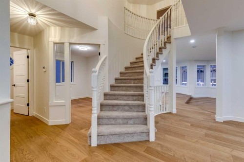 16 Simcrest Point Sw, Calgary, AB - Indoor Photo Showing Other Room