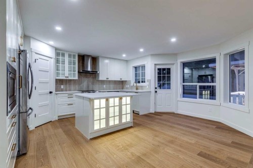 16 Simcrest Point Sw, Calgary, AB - Indoor Photo Showing Kitchen