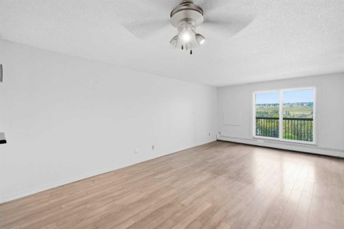 710-8604 48 Avenue Nw, Calgary, AB - Indoor Photo Showing Other Room