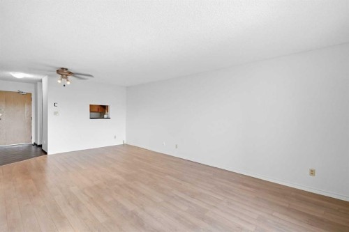 710-8604 48 Avenue Nw, Calgary, AB - Indoor Photo Showing Other Room