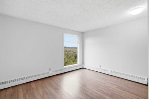 710-8604 48 Avenue Nw, Calgary, AB - Indoor Photo Showing Other Room