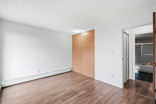 710-8604 48 Avenue Nw, Calgary, AB - Indoor Photo Showing Other Room