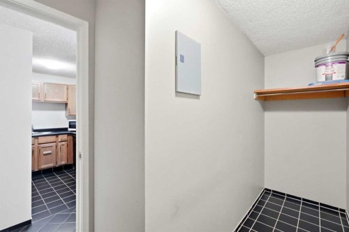 710-8604 48 Avenue Nw, Calgary, AB - Indoor Photo Showing Other Room