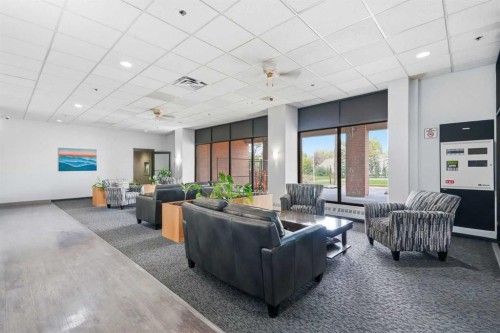 710-8604 48 Avenue Nw, Calgary, AB - Indoor Photo Showing Other Room