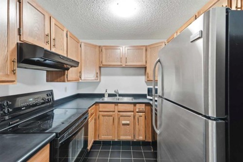 710-8604 48 Avenue Nw, Calgary, AB - Indoor Photo Showing Kitchen