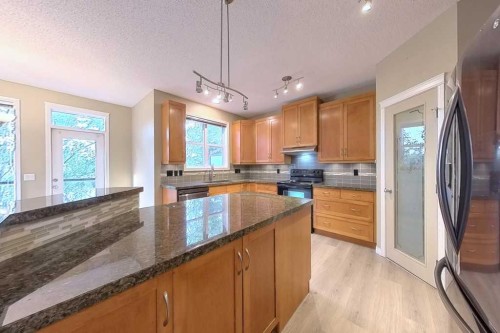 149 Rockborough Green Nw, Calgary, AB - Indoor Photo Showing Kitchen