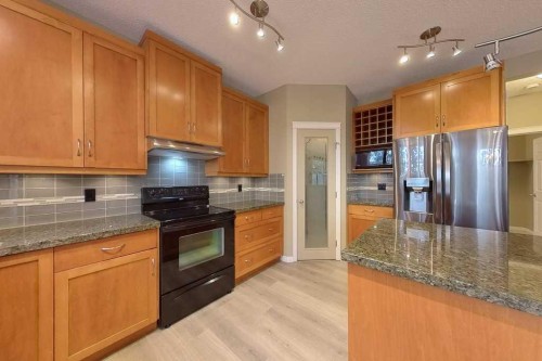 149 Rockborough Green Nw, Calgary, AB - Indoor Photo Showing Kitchen