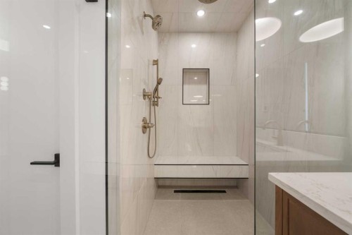 1807 32 Avenue Sw, Calgary, AB - Indoor Photo Showing Bathroom