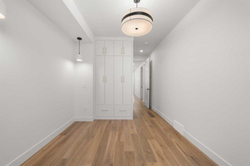 1807 32 Avenue Sw, Calgary, AB - Indoor Photo Showing Other Room