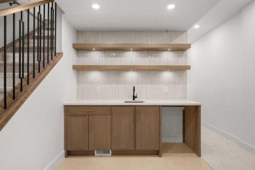 1807 32 Avenue Sw, Calgary, AB - Indoor Photo Showing Other Room