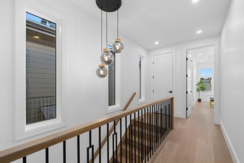 1807 32 Avenue Sw, Calgary, AB - Indoor Photo Showing Other Room