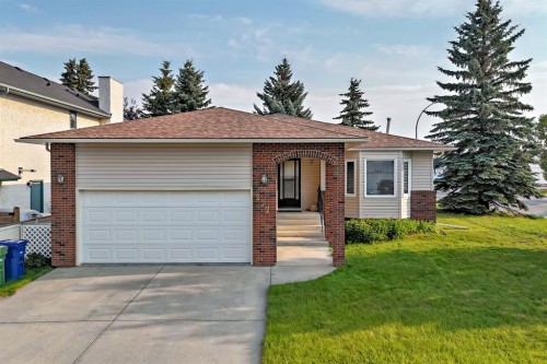 272 Woodside Road NW Airdrie, AB T4B 2C6