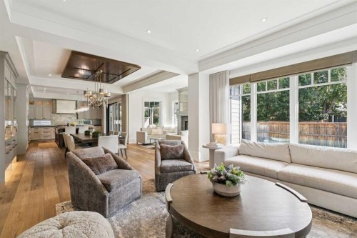 1623 49 Avenue Sw, Calgary, AB - Indoor Photo Showing Living Room