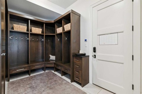 1623 49 Avenue Sw, Calgary, AB - Indoor Photo Showing Other Room