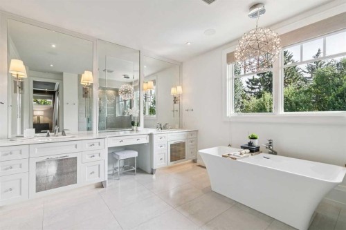 1623 49 Avenue Sw, Calgary, AB - Indoor Photo Showing Bathroom