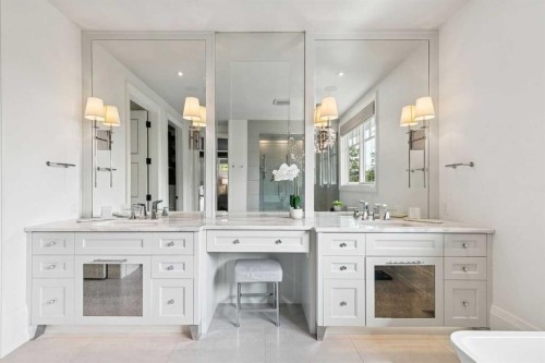 1623 49 Avenue Sw, Calgary, AB - Indoor Photo Showing Bathroom