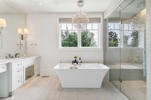 1623 49 Avenue Sw, Calgary, AB - Indoor Photo Showing Bathroom