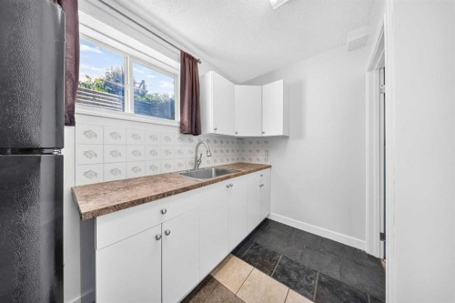125 Tarawood Place Ne, Calgary, AB - Indoor Photo Showing Kitchen