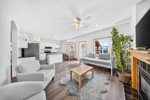125 Tarawood Place Ne, Calgary, AB - Indoor Photo Showing Living Room