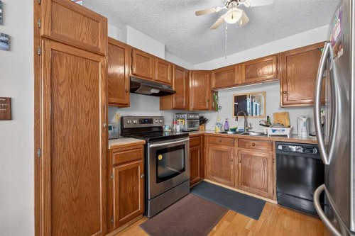 36 Templegreen Bay Ne, Calgary, AB - Indoor Photo Showing Kitchen With Double Sink