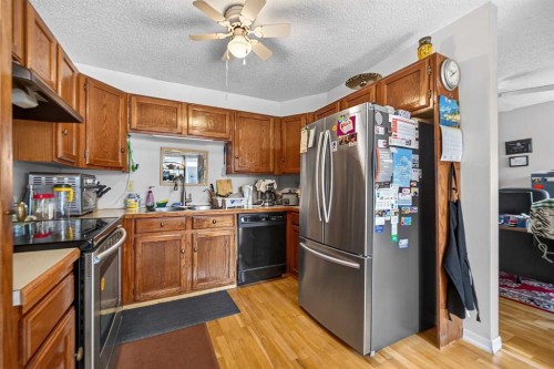 36 Templegreen Bay Ne, Calgary, AB - Indoor Photo Showing Kitchen With Double Sink
