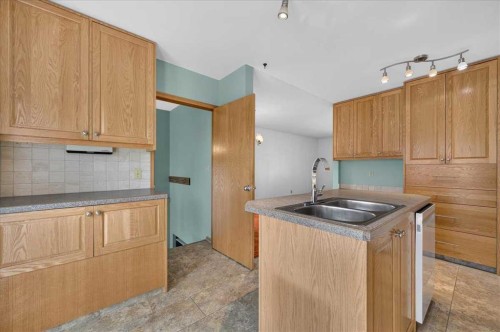 5048 Vanstone Crescent Nw, Calgary, AB - Indoor Photo Showing Kitchen With Double Sink