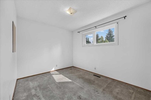 5048 Vanstone Crescent Nw, Calgary, AB - Indoor Photo Showing Other Room