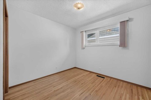 5048 Vanstone Crescent Nw, Calgary, AB - Indoor Photo Showing Other Room