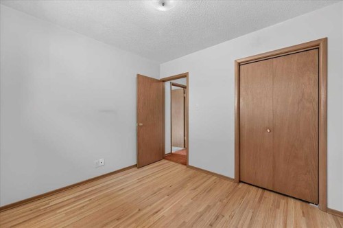 5048 Vanstone Crescent Nw, Calgary, AB - Indoor Photo Showing Other Room