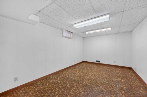 5048 Vanstone Crescent Nw, Calgary, AB - Indoor Photo Showing Other Room
