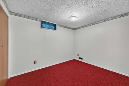 5048 Vanstone Crescent Nw, Calgary, AB - Indoor Photo Showing Other Room