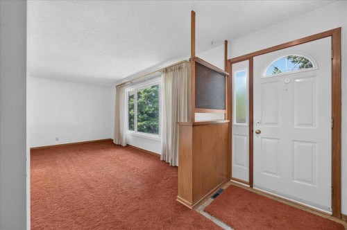 5048 Vanstone Crescent Nw, Calgary, AB - Indoor Photo Showing Other Room