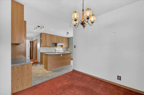 5048 Vanstone Crescent Nw, Calgary, AB - Indoor Photo Showing Kitchen