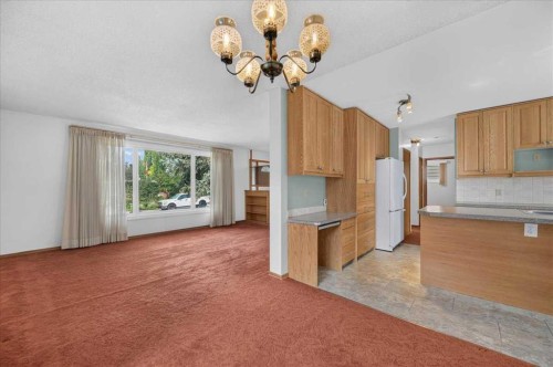 5048 Vanstone Crescent Nw, Calgary, AB - Indoor Photo Showing Kitchen