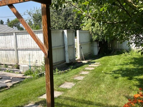 352 Malvern Close Ne, Calgary, AB - Outdoor