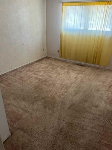 352 Malvern Close Ne, Calgary, AB - Indoor Photo Showing Other Room