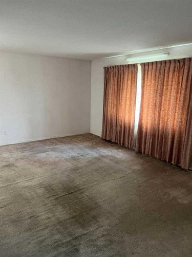 352 Malvern Close Ne, Calgary, AB - Indoor Photo Showing Other Room