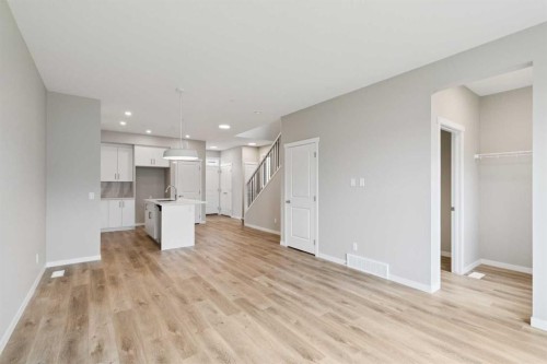 413 Hotchkiss Drive Se, Calgary, AB - Indoor Photo Showing Kitchen