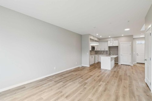 413 Hotchkiss Drive Se, Calgary, AB - Indoor Photo Showing Kitchen