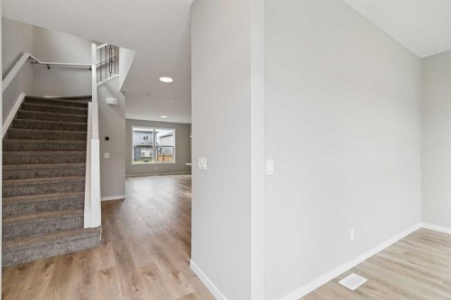 413 Hotchkiss Drive Se, Calgary, AB - Indoor Photo Showing Other Room