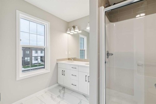 413 Hotchkiss Drive Se, Calgary, AB - Indoor Photo Showing Bathroom
