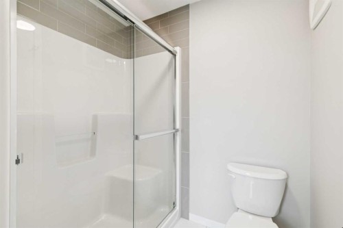 413 Hotchkiss Drive Se, Calgary, AB - Indoor Photo Showing Bathroom
