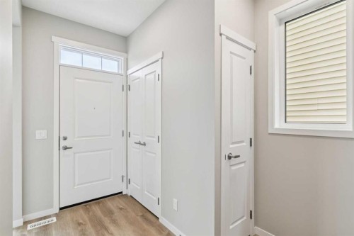 413 Hotchkiss Drive Se, Calgary, AB - Indoor Photo Showing Other Room
