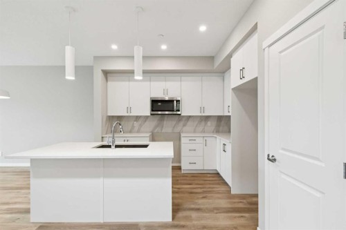 413 Hotchkiss Drive Se, Calgary, AB - Indoor Photo Showing Kitchen