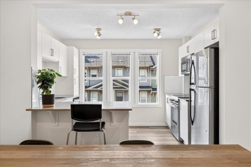 246 Cranbrook Square Se, Calgary, AB - Indoor Photo Showing Kitchen