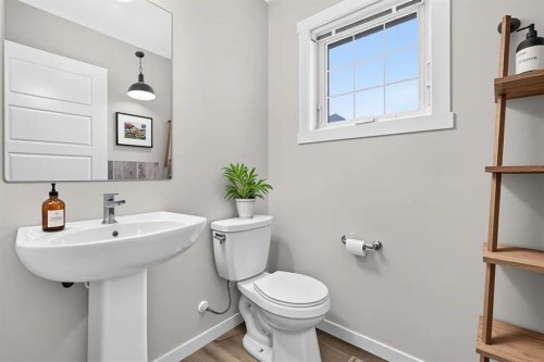 246 Cranbrook Square Se, Calgary, AB - Indoor Photo Showing Bathroom