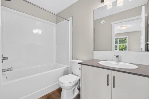 246 Cranbrook Square Se, Calgary, AB - Indoor Photo Showing Bathroom
