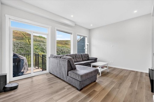 246 Cranbrook Square Se, Calgary, AB - Indoor Photo Showing Living Room