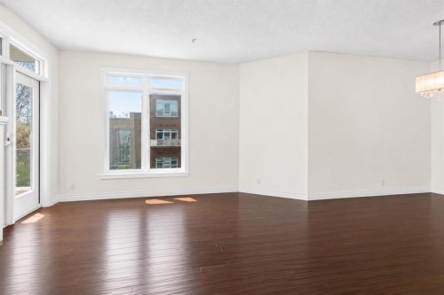 7305-14 Hemlock Crescent Sw, Calgary, AB - Indoor Photo Showing Other Room