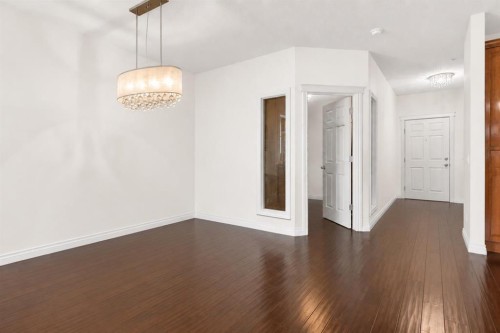 7305-14 Hemlock Crescent Sw, Calgary, AB - Indoor Photo Showing Other Room